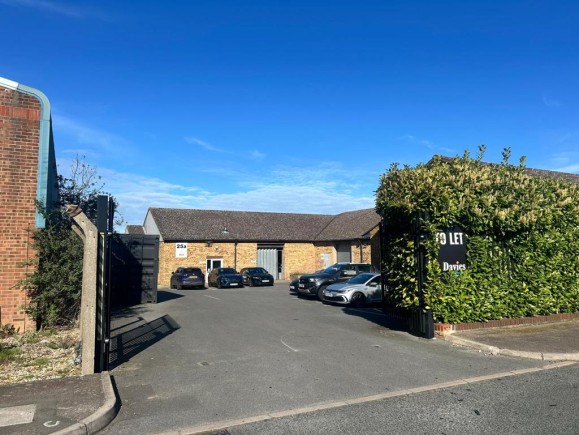 534b1afe 6759 46f6 96e1 388b2a572196_web