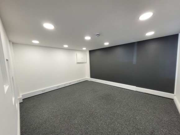 e75162bb d8c7 40e6 94df 61f95c50235e_web