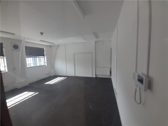 8070d22a 3f84 4d40 a172 4233cf1d3af4_web