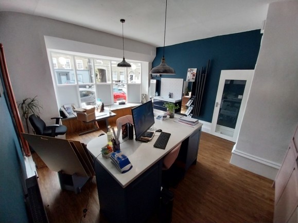 8b4f1a05 3241 4874 8784 0eb748355815_web