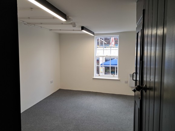 a0d98e54 f774 4f63 84bb 3fe5394e58fb_web