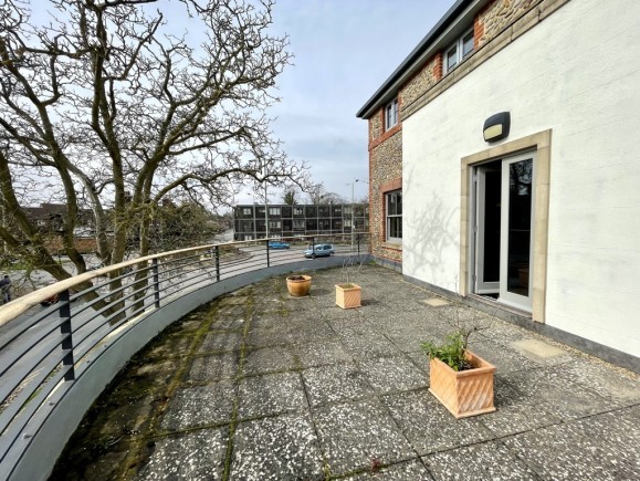 f2160486 7323 4f9e a57a 4670b72ed16c_web