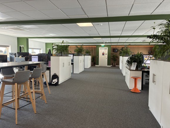 23d78f2e b4d9 4c27 824f ef024bdb5e11