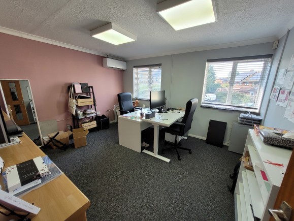 8e2044d5 9970 46d8 9cd7 02a7cba094b0