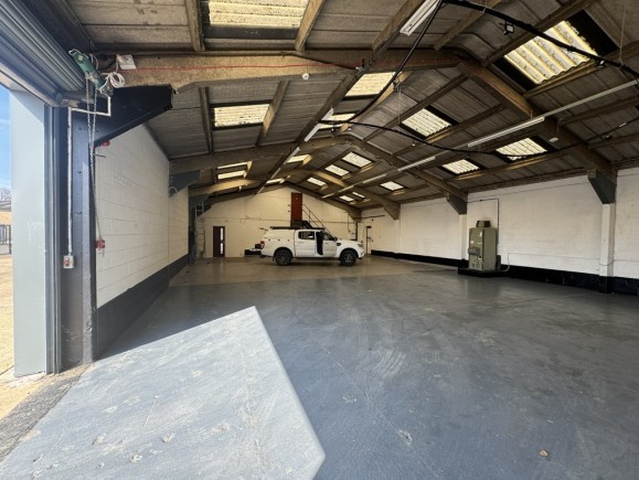 026b5dbc 51e0 436e 81e1 37b6a12f62b1_web