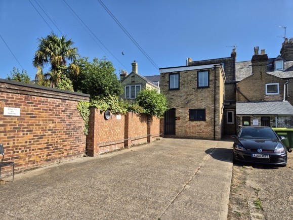e4381508 f4cc 455a 973e 03233047ff19_web