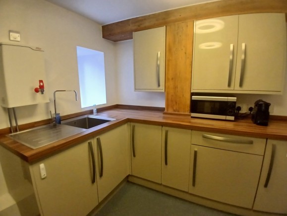 bf096128 cb6e 47a3 8dbe 85c573cf3d0d_web