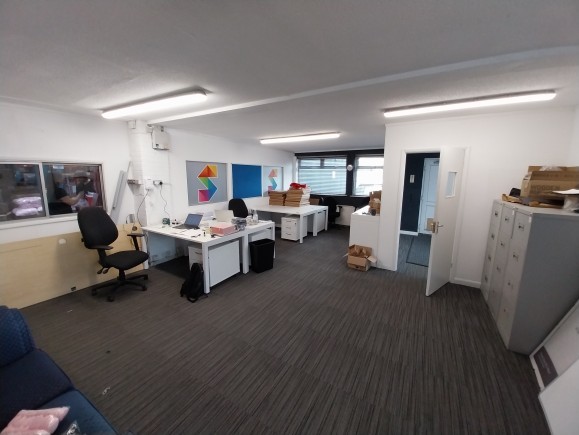 e56c9d6e ff4b 4809 b5b6 0e7b74131fbd