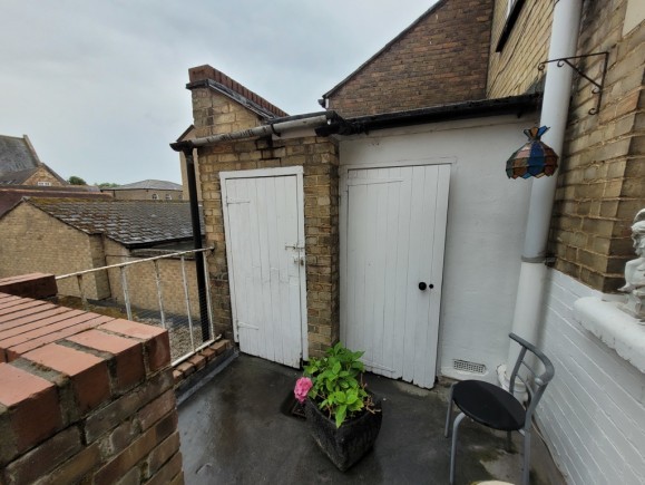 e8df24e1 9e80 406d b783 aea3756edf18_web