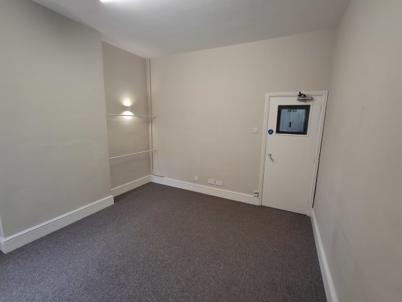 33563b94 0d8f 4656 9ae4 f530b0159375