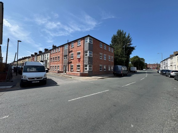 89819725 bd4c 4156 a5f9 080939778372