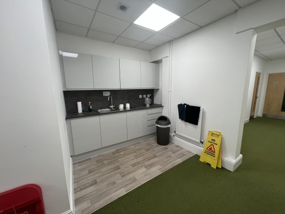 e8410aa7 75d7 4643 80bb f0036e176beb