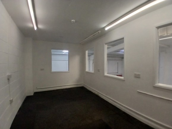 f185ab5f fa1f 4b37 a256 dddabff82db2_web