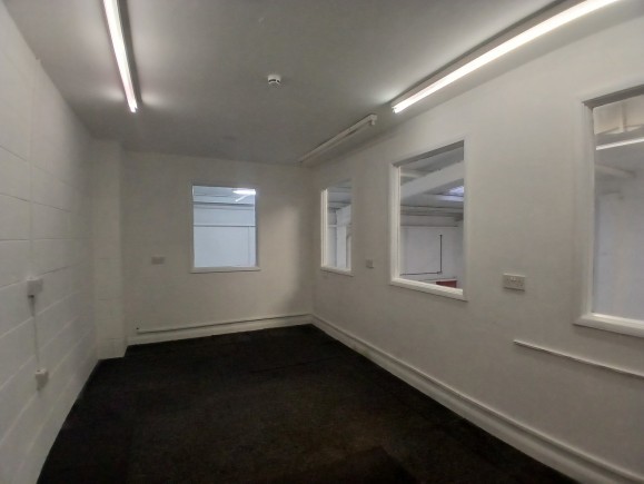 f185ab5f fa1f 4b37 a256 dddabff82db2