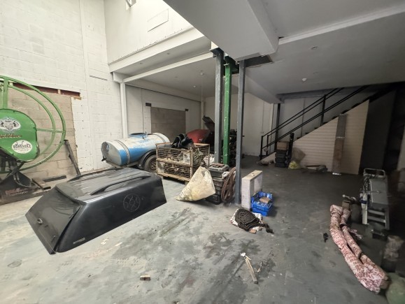 c7e7986f 0161 44af 9c68 93e3a19d247f