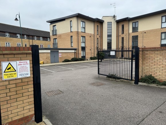 693037e8 adfb 4b4c bb67 e5b37a8e7684