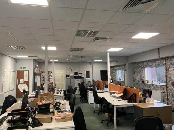 8b955799 30ec 40b0 92f0 f5b3bc465cb3_web