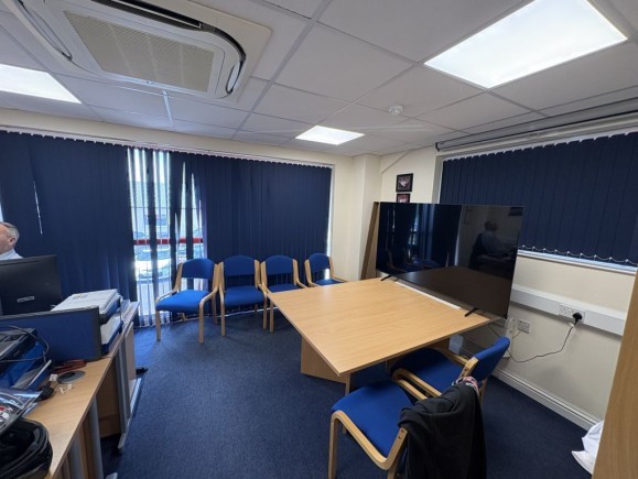 b9d08411 f430 4311 9614 916de32de594_web