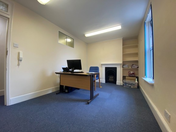 b26c984a cfb9 41fb bfa4 945293130fe2_web