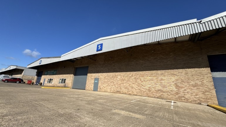 eb05cdb7 cf51 4900 953f 9a32308d97f1_web