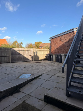 Tattershall 8 Communal Courtyard