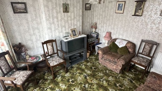 Property Auctions   130 Kings Road   TV