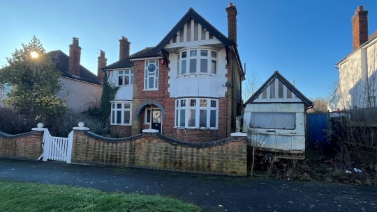 24 Abbots Road South   external