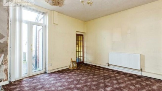 27 Yarrow Road   living room