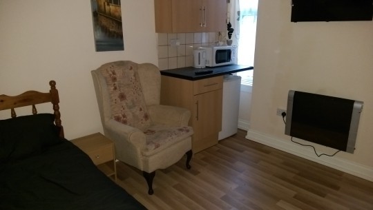 185 Toll End Road   chair