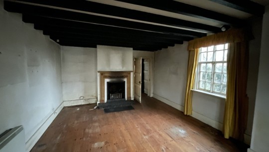 Malt Kiln Cottage   fireplace