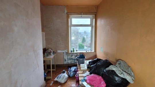 52 Cliffe Road   plastering