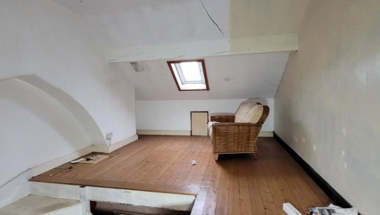 52 Cliffe Road   second floor
