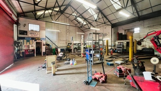 Smith's Garage   open plan