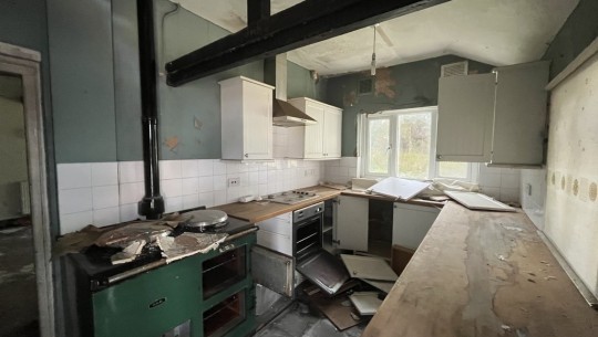 Walnut Tree Farm   KITCHEN