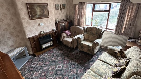 Property Auctions   130 Kings Road   front room
