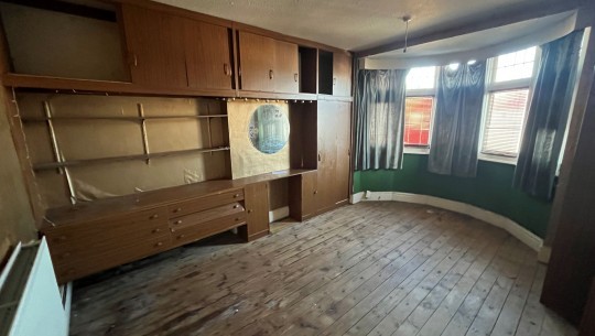 24 Abbots Road South   bedroom