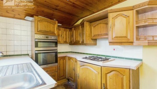 27 Yarrow Road   kitchen