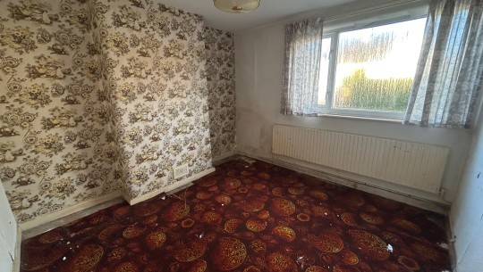 39 Second Avenue   brown floor