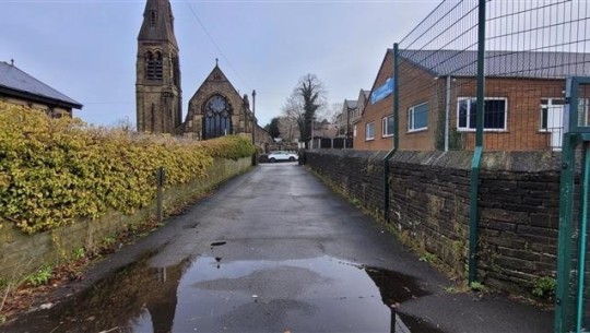 Valley View House   road