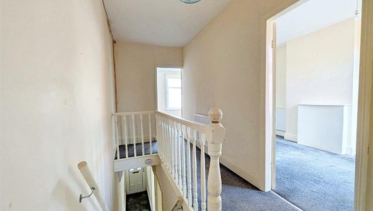 27 Cyril Avenue   landing