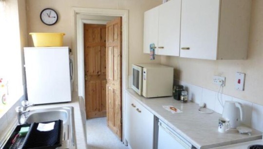 14 Esdelle Street   kitchen