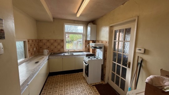 40 Robert Road   kitchen