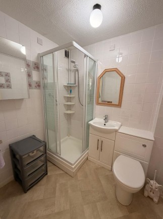 6 Bathroom