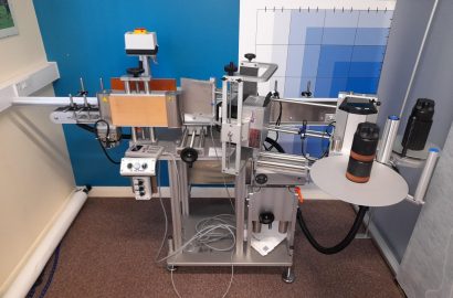 Herma 152C Electronically Controlled Wrap-Around Labeller (2020) with Smart Data X30 Thermal Coder Upgrade