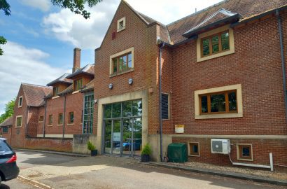Labs and offices to let in Cambridge village R&D location
